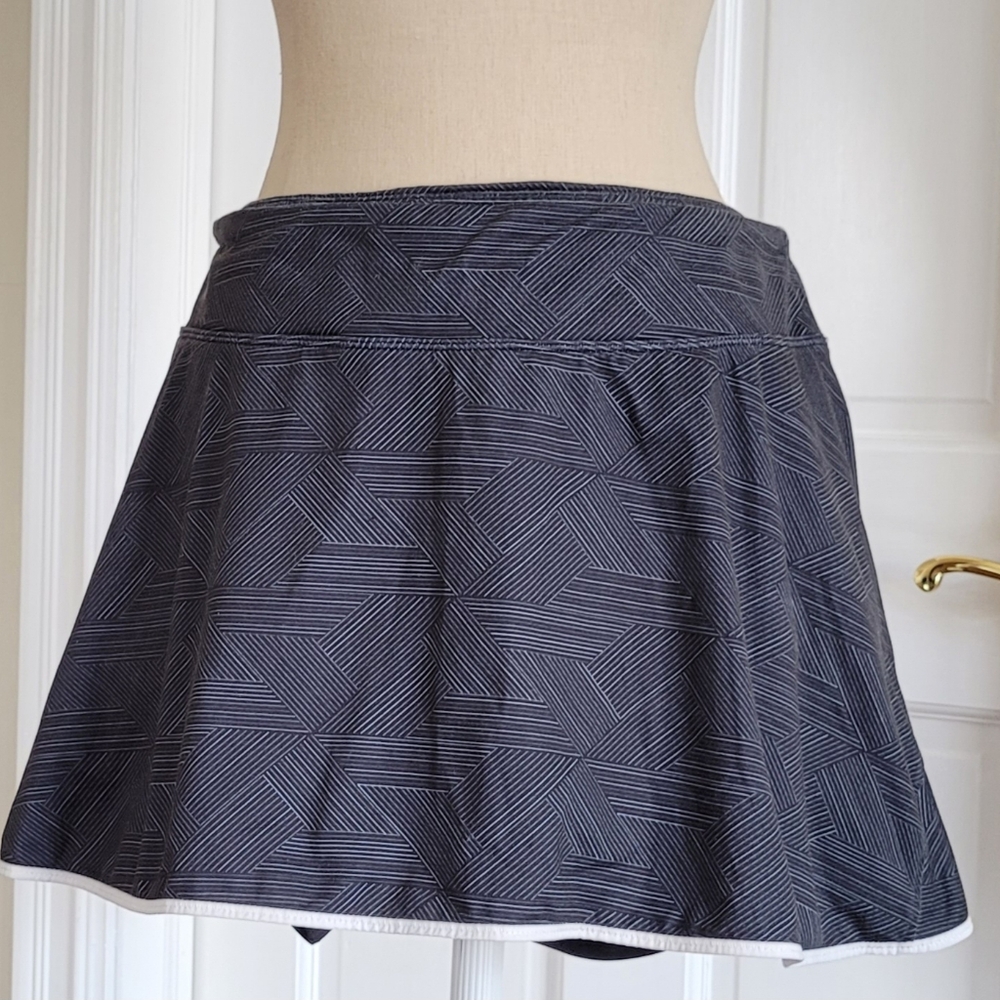 NEW BALANCE tennis skirt. Size: L